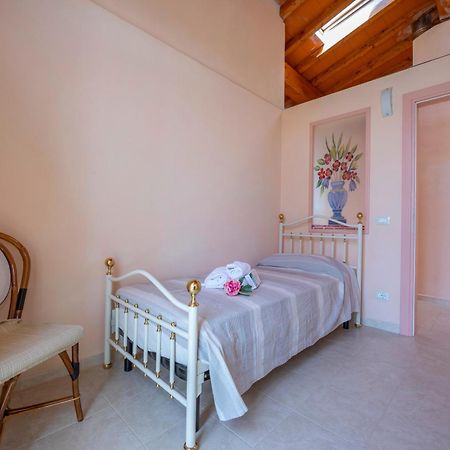 Villa Clara Few Km From The Sea - Happy Rentals 彼得拉桑塔 外观 照片