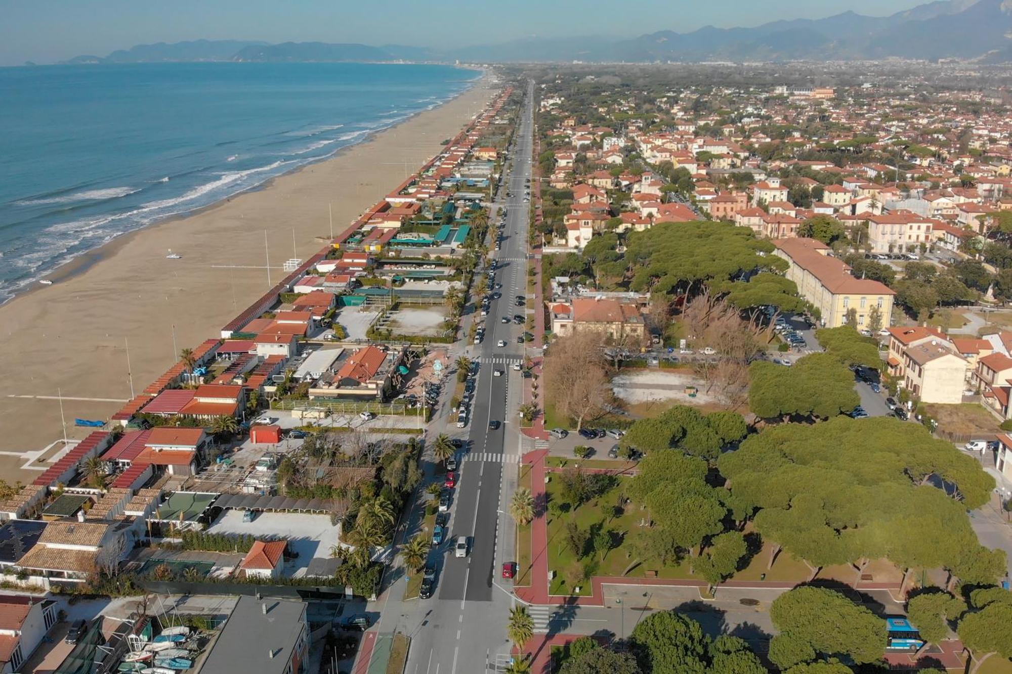 Villa Clara Few Km From The Sea - Happy Rentals 彼得拉桑塔 外观 照片